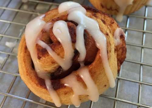 How to Make the Easiest Ever BaconStuffed Cinnamon Rolls